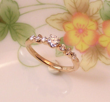 ピンクゴールドの婚約指輪