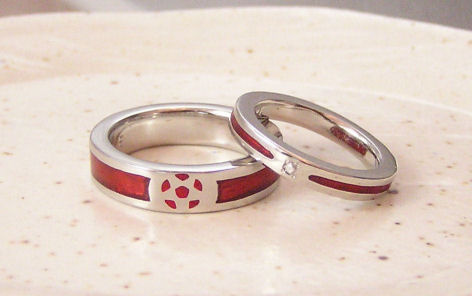 赤のエナメル 結婚指輪