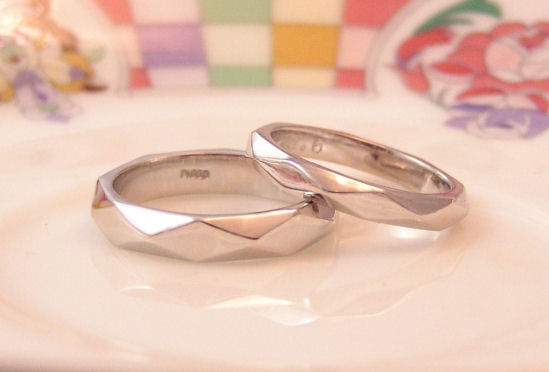 幾何学模様 結婚指輪