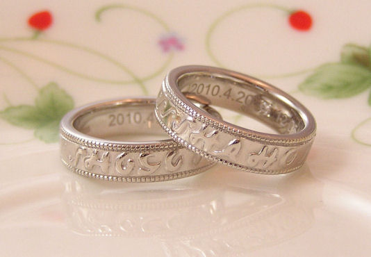 イニシャル 結婚指輪