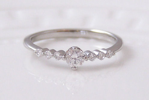 純白の婚約指輪