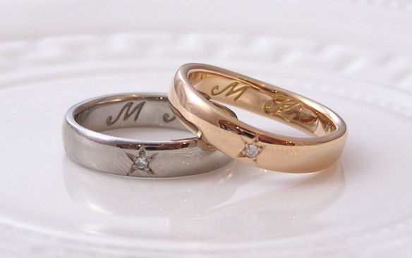 星とイニシャルの結婚指輪